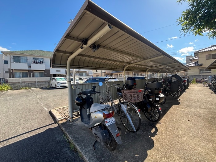 駐輪場 トレゾァ西原