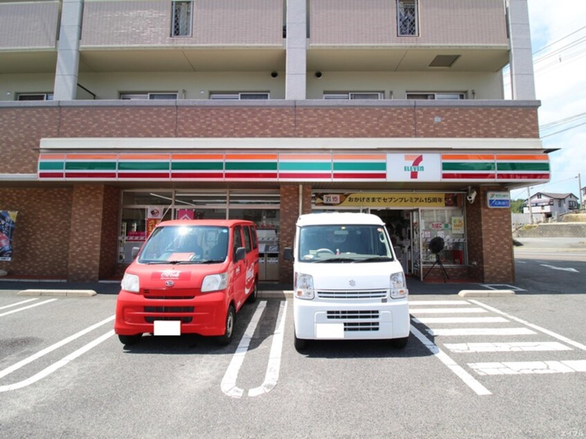 セブンイレブン呉焼山昭和支所前店(コンビニ)まで540m メープル焼山B