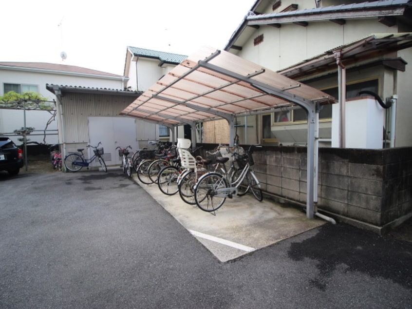 駐輪場 メゾン荒木