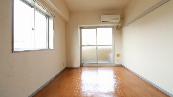 居室 サンロ－レル串戸