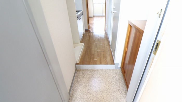 玄関 サンロ－レル串戸