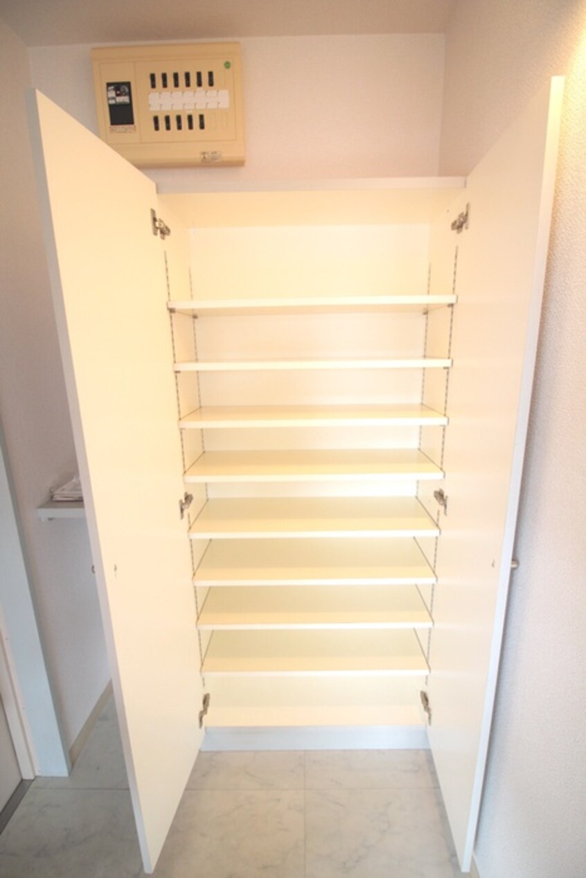 玄関 アイビ－スクエア寺町