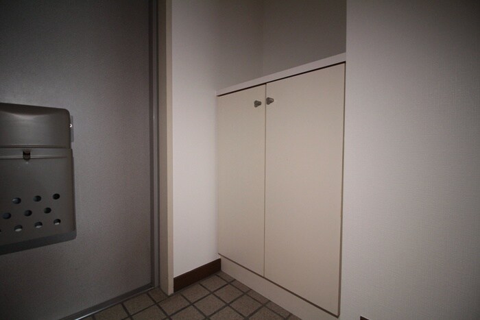 玄関 井上薬品ビル