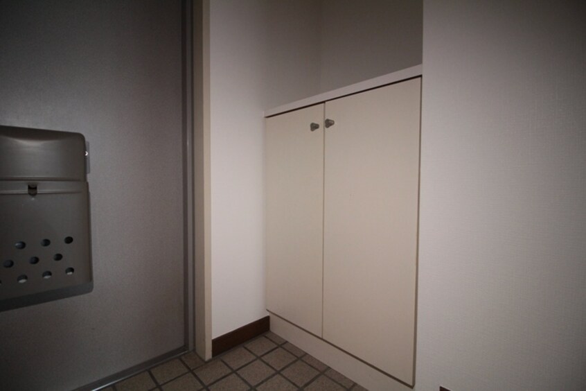 玄関 井上薬品ビル