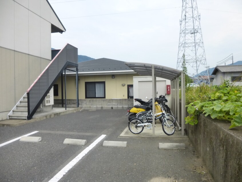 駐輪場 カーサKAWAUTI