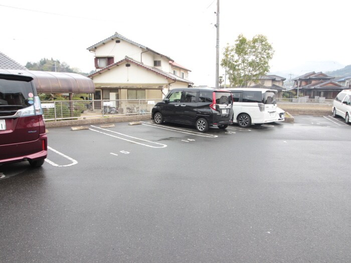 駐車場 スカイロードB棟