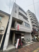 前原ビルの外観