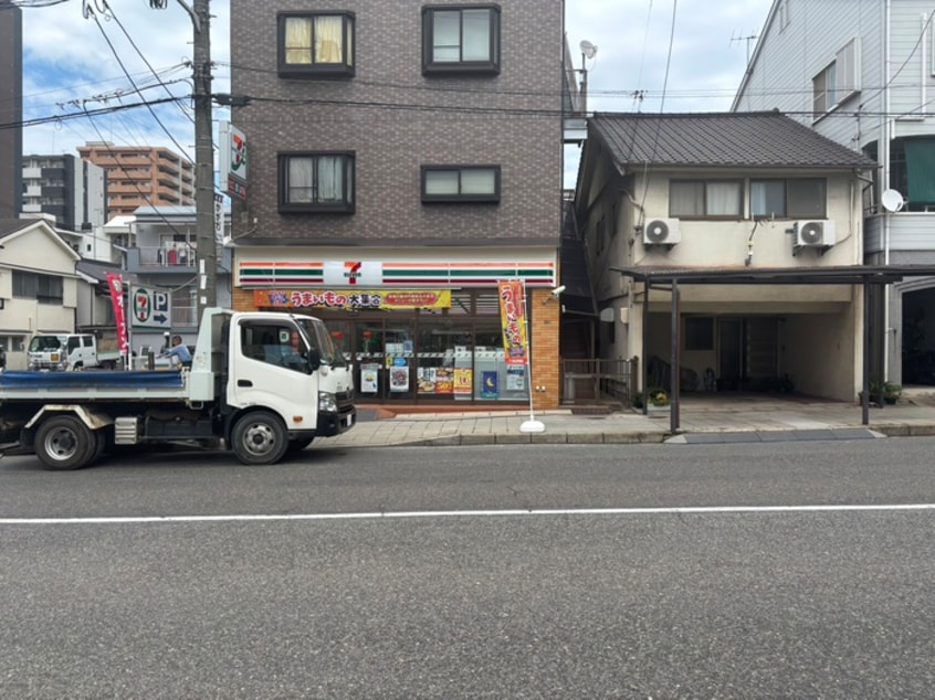 セブンイレブン四ツ道路店(コンビニ)まで220m 仮）月光鎮守府新築工事