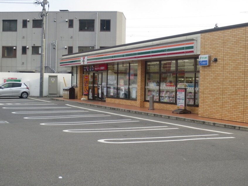 セブン-イレブン 広島上安店(コンビニ)まで720m RYOSOBILD