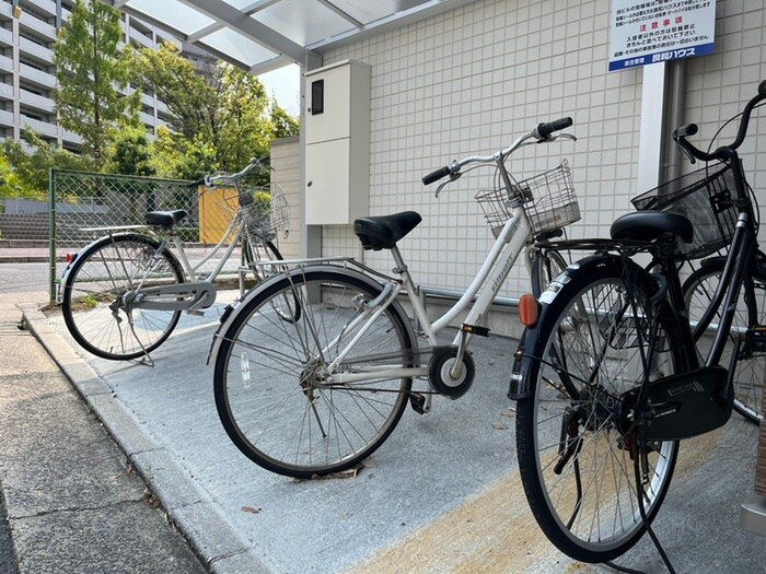 駐輪場 ＡＸＡ五日市駅前