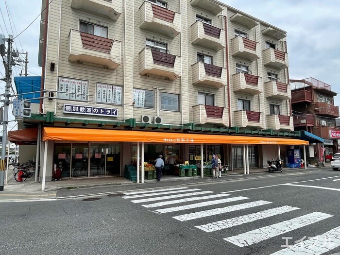 ママチェーン(スーパー)まで350m ＡＸＡ五日市駅前