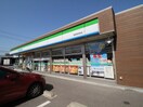 ファミリーマート海田南本町店(コンビニ)まで140m カーサ海田月見Ｍ－３