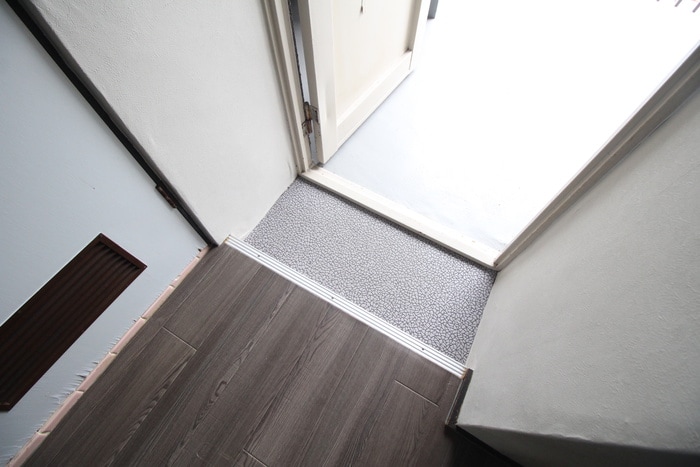 玄関 信和ビル