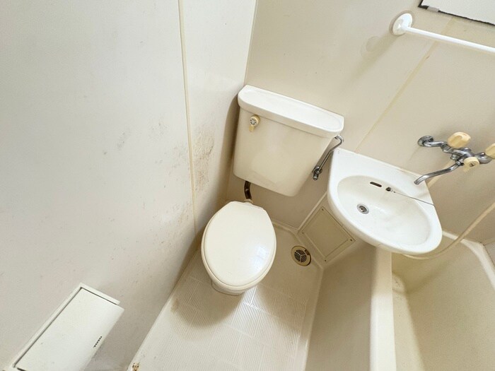 トイレ リバ－ジュ山下