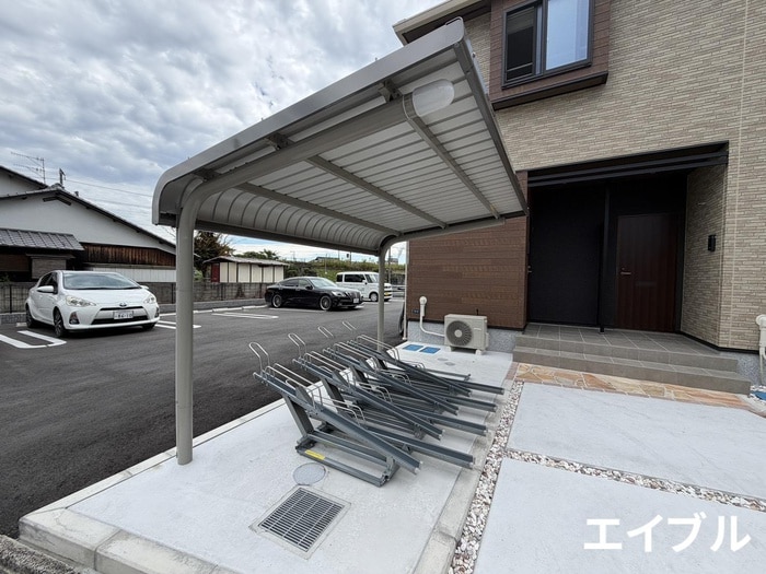 駐輪場 ララ・カッツェ・O