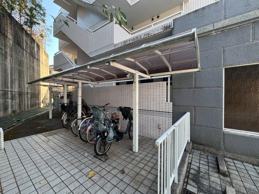 駐輪場 ハイツ７６