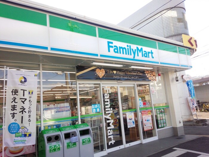 ファミリーマート高須駅前店(コンビニ)まで200m メゾン・ド・ウエスト
