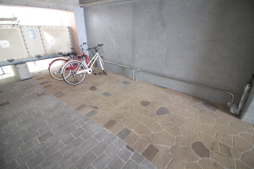 駐輪場 ロイヤル舟入
