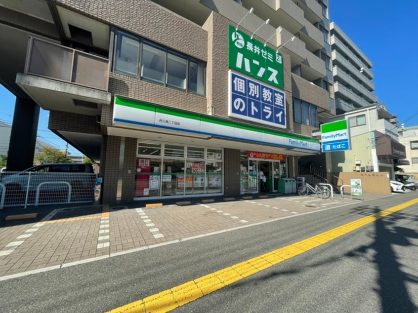 ファミリーマート舟入南二丁目店(コンビニ)まで130m ロイヤル舟入