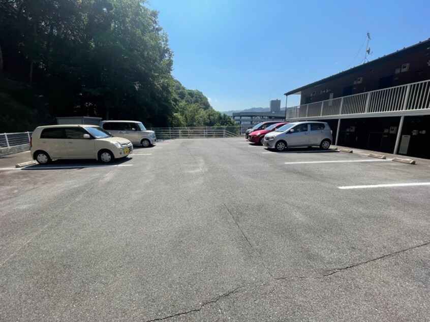 駐車場 ロイヤルヒルズ　Ａ棟
