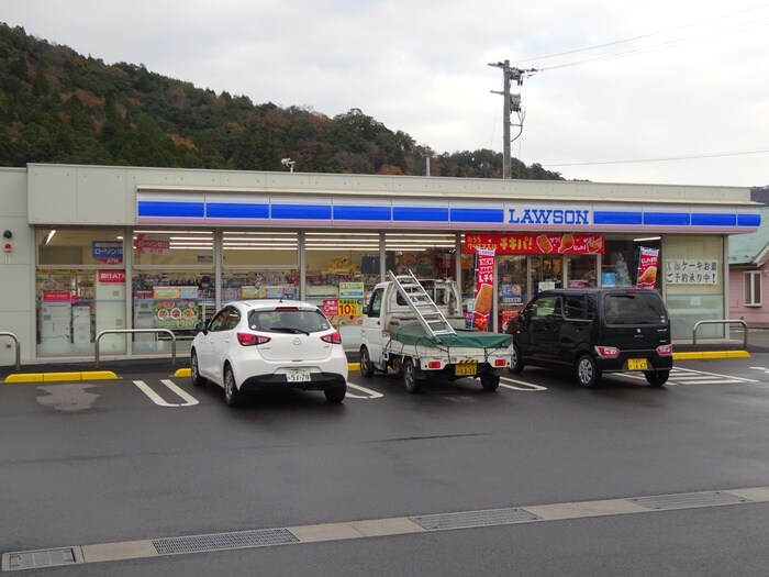 ローソン安芸高田吉田店(コンビニ)まで450m ロイヤルヒルズ　Ｂ棟