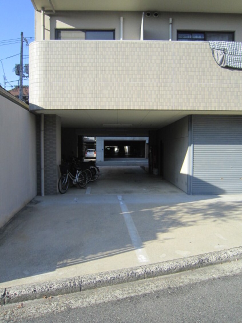 駐車場 別れの茶屋