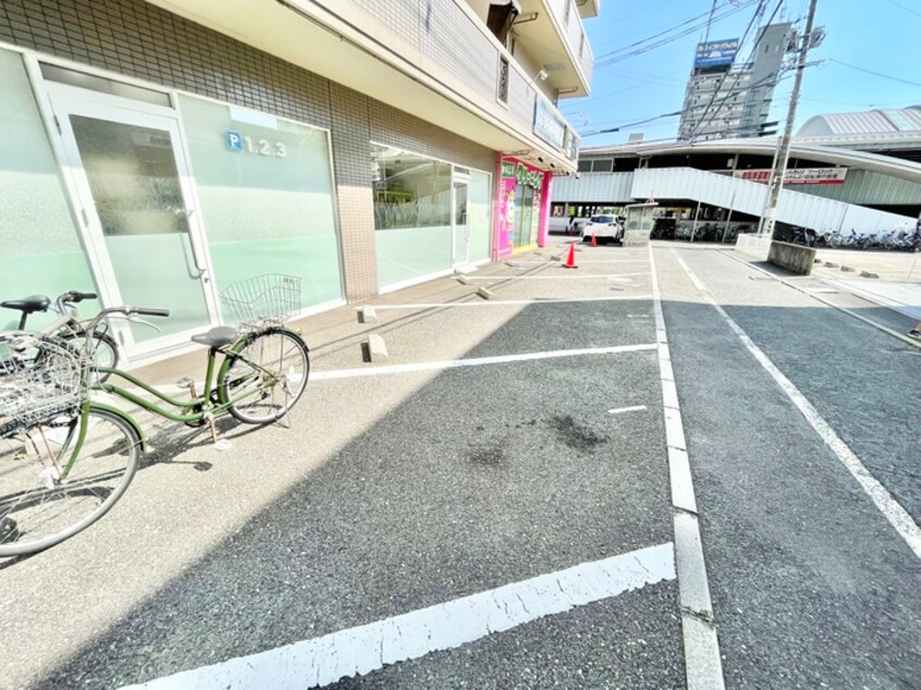 駐車場 フルリ－ル沖西