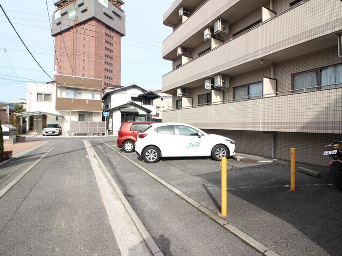 駐車場 ブリリアント草本