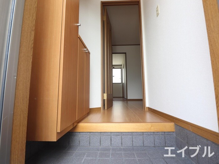 玄関 エミ－ル沖山
