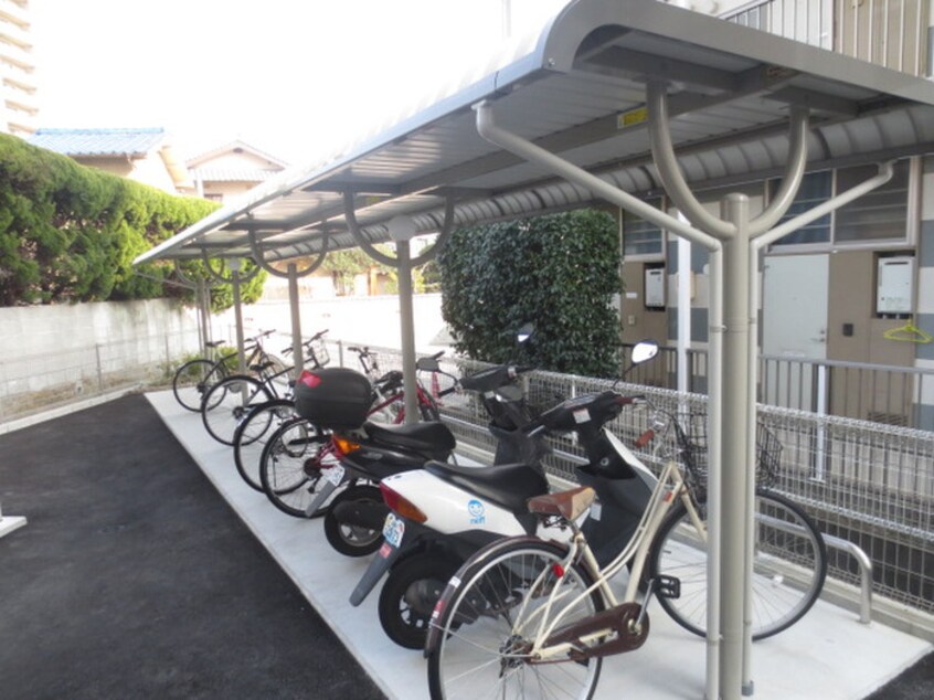 駐輪場 カーサヴィオラ