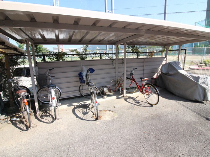 駐輪場 ロイヤルシャルム