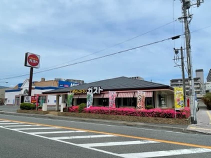 ガスト広島五日市店(その他飲食（ファミレスなど）)まで240m グランディア吉見園