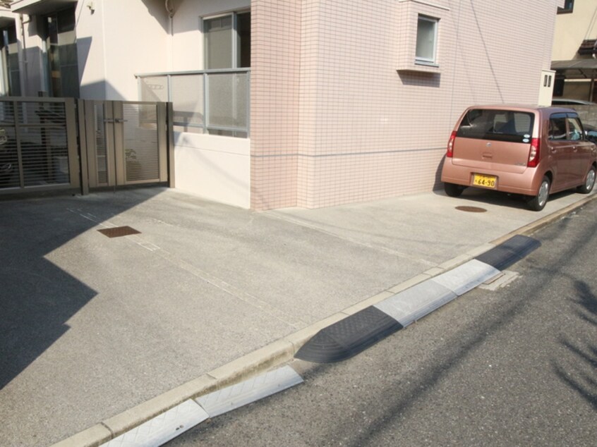 駐車場 サンコ－ト古江