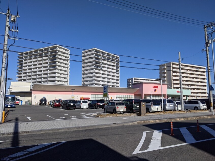 ラ・ムー 坂店(スーパー)まで600m Ｒｉｏくるま
