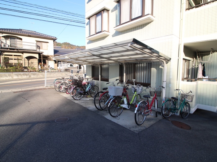 駐輪場 メゾン・クミジ
