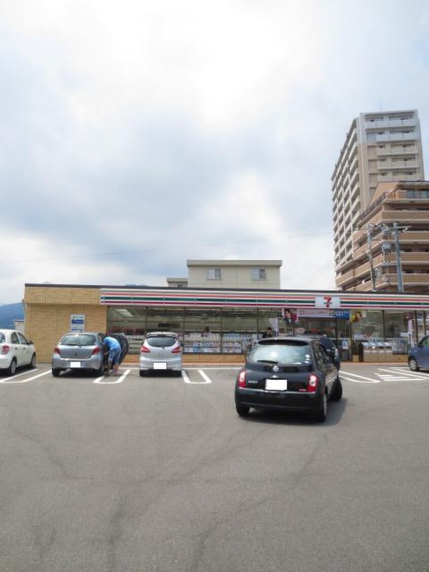 セブンイレブン皆賀3丁目店(コンビニ)まで410m 寺尾マンション