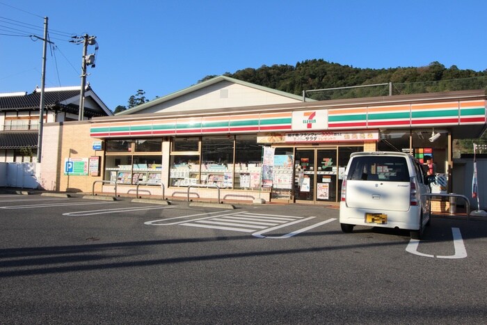 セブンイレブン安芸高田吉田高校前(コンビニ)まで1360m サクラ