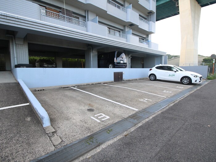 駐車場 ロイヤルハウス山手