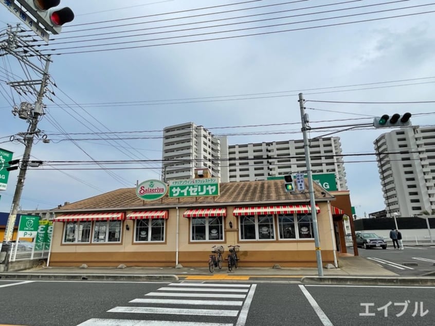 サイゼリヤ楽々園店(その他飲食（ファミレスなど）)まで290m ソフィアコート楽々園