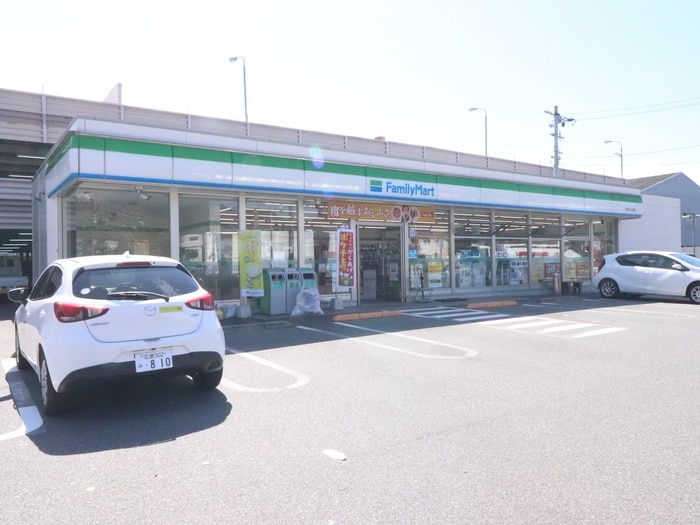 ファミリーマート(コンビニ)まで1300m グランシャリオＡ