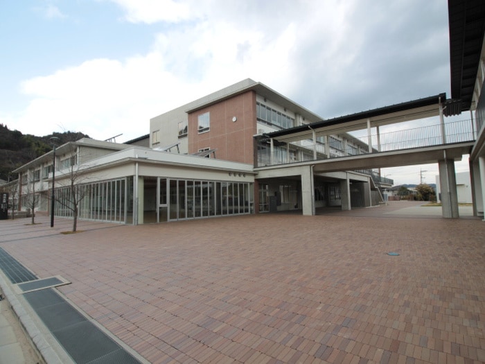 大野東中学校(中学校/中等教育学校)まで1900m グランシャリオＡ