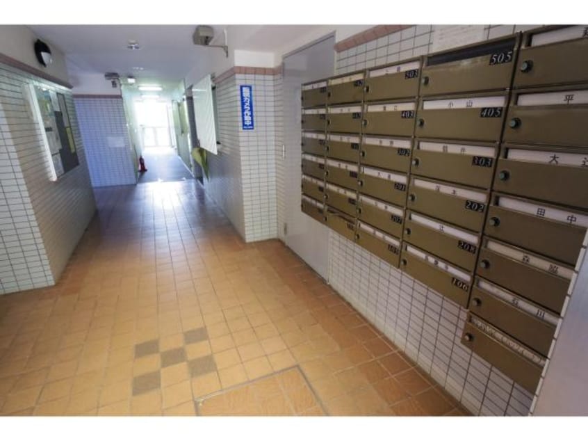 エントランス 大和路線・関西本線/王寺駅 徒歩9分 2階 築32年