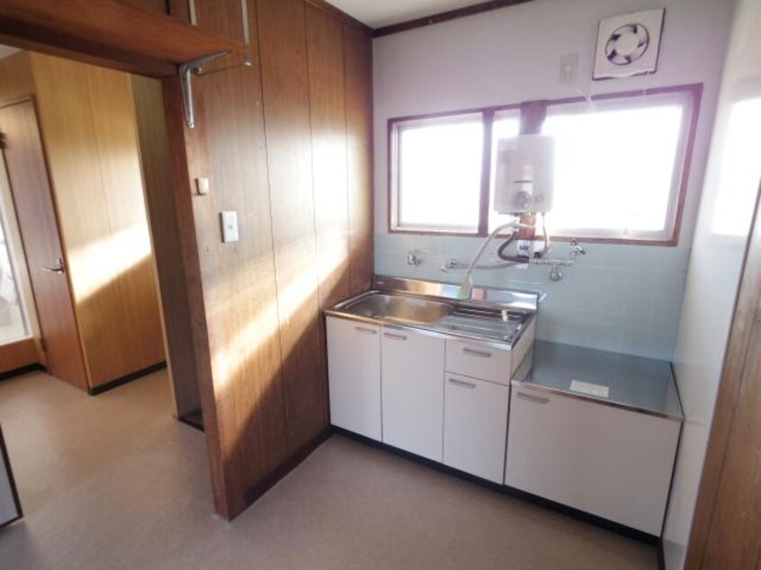  大和路線・関西本線/王寺駅 バス7分桜ヶ丘3丁目下車:停歩1分 3階 築49年