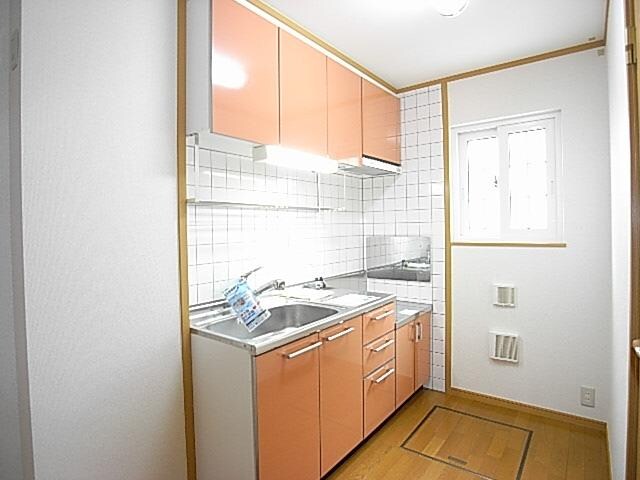  大和路線・関西本線/王寺駅 バス15分服部下車:停歩3分 1階 築19年