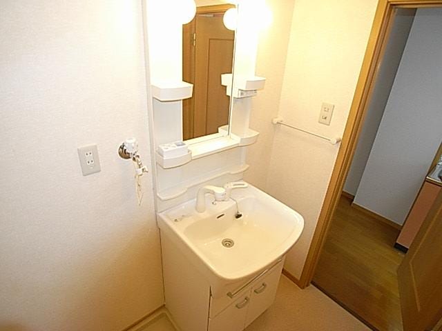  大和路線・関西本線/王寺駅 バス15分服部下車:停歩3分 1階 築19年