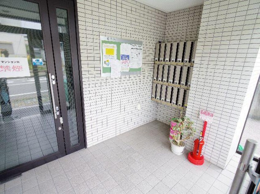 エントランス 大和路線・関西本線/王寺駅 バス7分中山台２丁目下車:停歩3分 5階 築25年