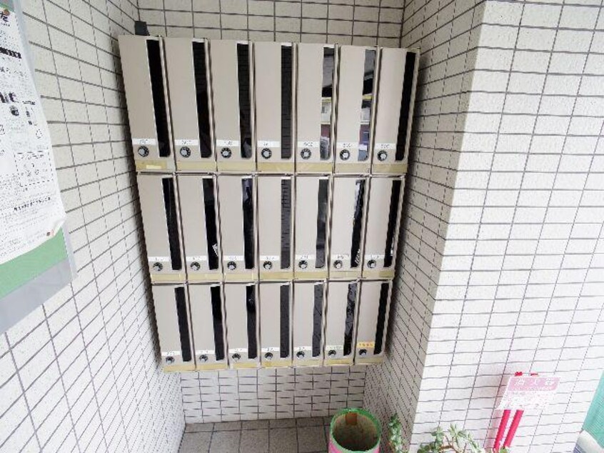 集合郵便受け 大和路線・関西本線/王寺駅 バス7分中山台２丁目下車:停歩3分 5階 築25年