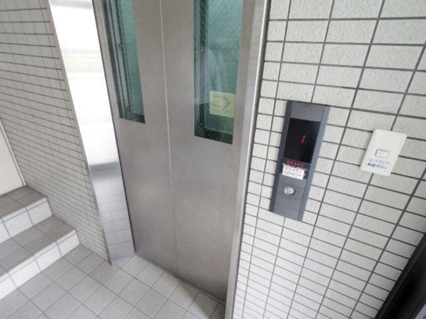 エレベーター 大和路線・関西本線/王寺駅 バス7分中山台２丁目下車:停歩3分 4階 築25年