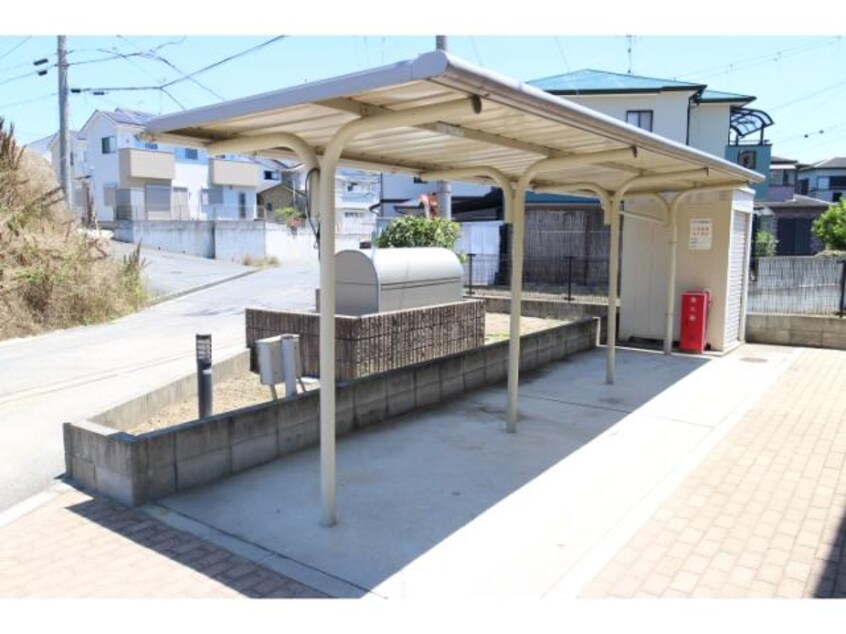  大和路線・関西本線/王寺駅 バス10分高塚台1丁目下車:停歩6分 1階 築15年