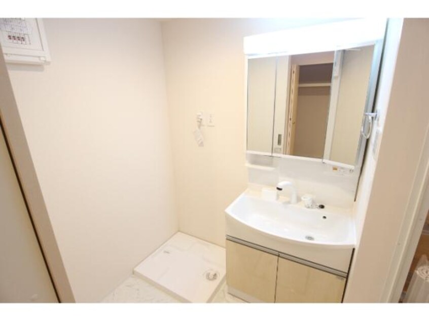  近鉄生駒線/勢野北口駅 徒歩1分 1階 築8年